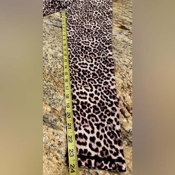 Zyia Active Women’s Size 8-10 Leopard Cheetah Booty Scrunch Leggings Hi-Rise - Picture 9 of 9